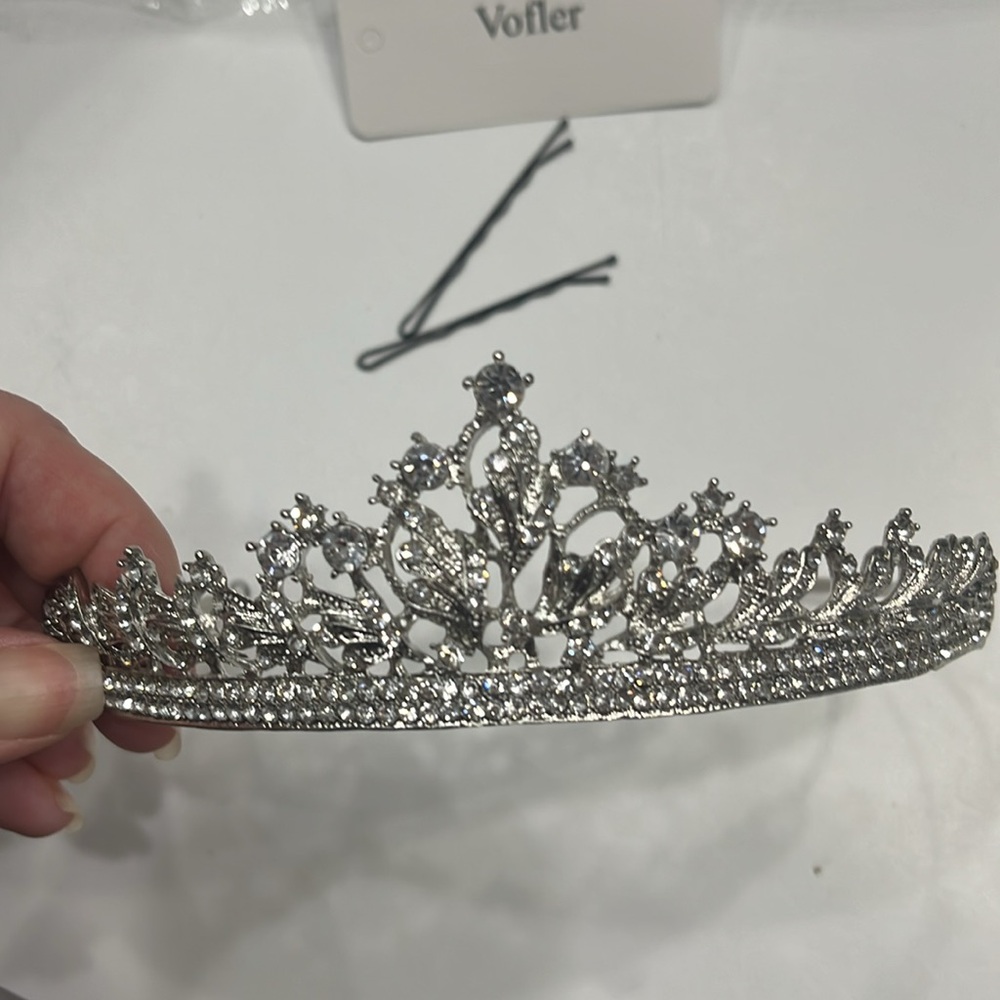 NWT Silver-tone Metal Crown Tiara w/Rhinestone Embellishments. Women/Teen/Girl
